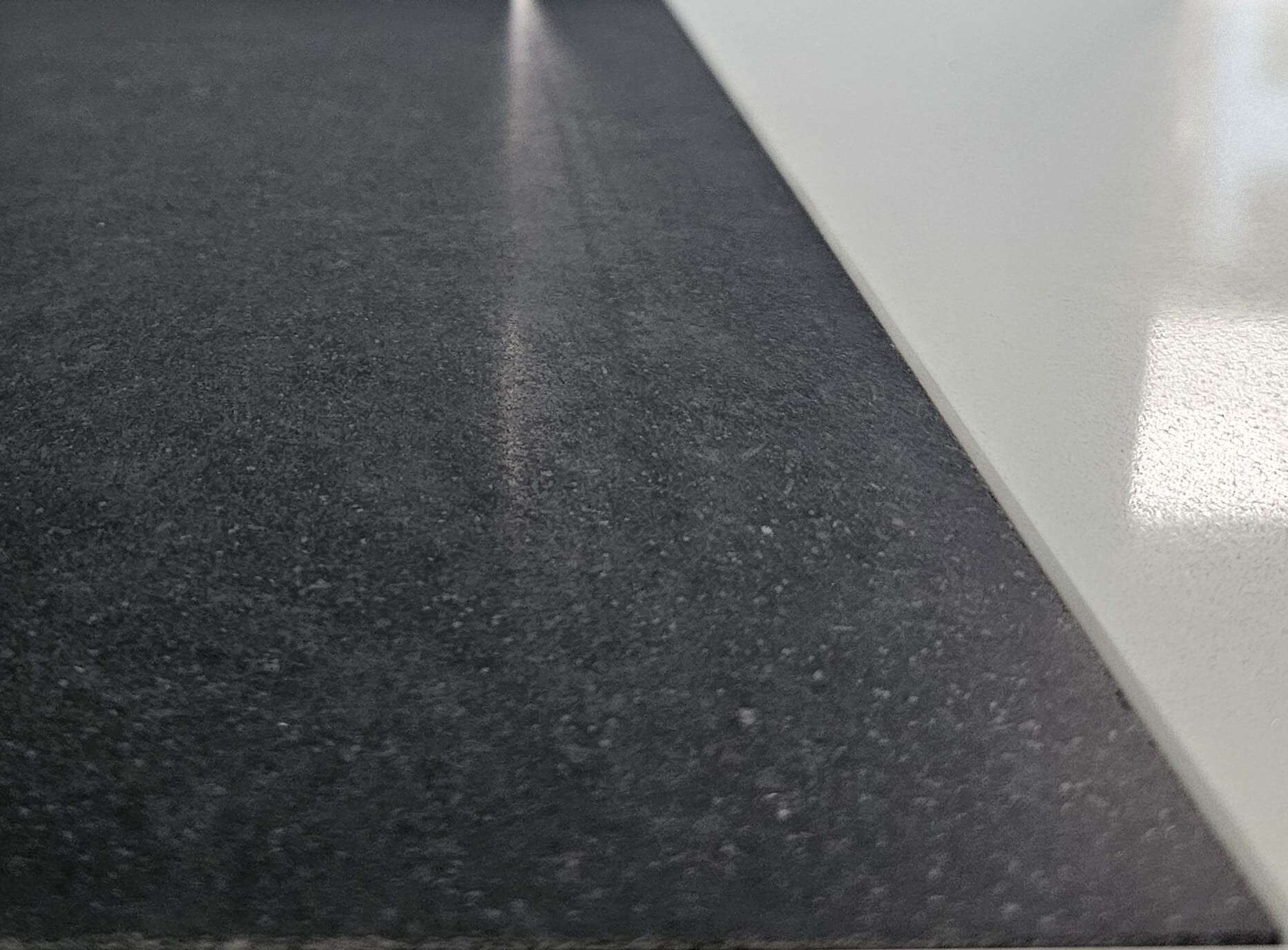 Geschliffene Natursteinoberfläche – matt