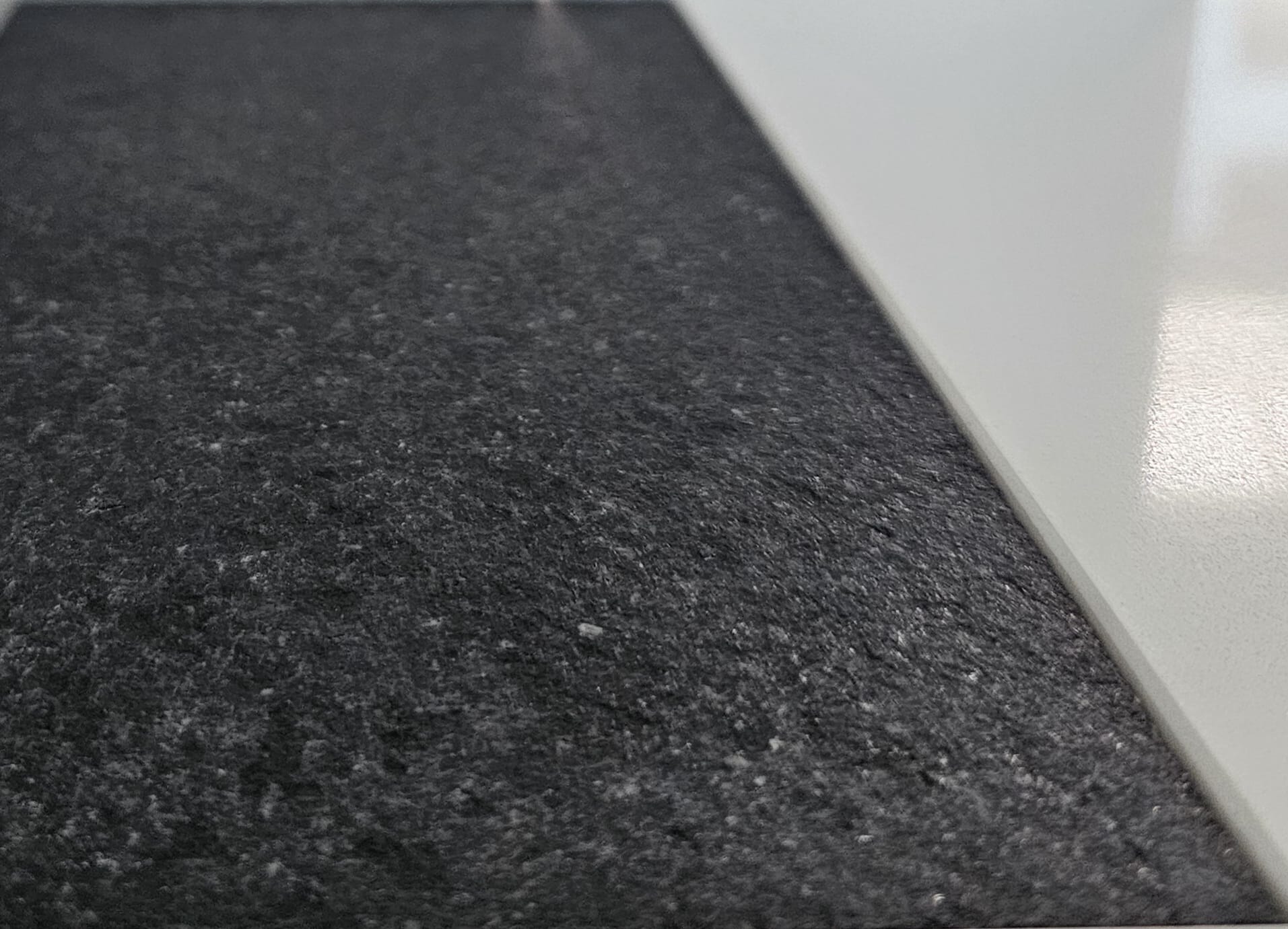 Riverfinish Oberfläche – mit Wasserdruck aufgeraut