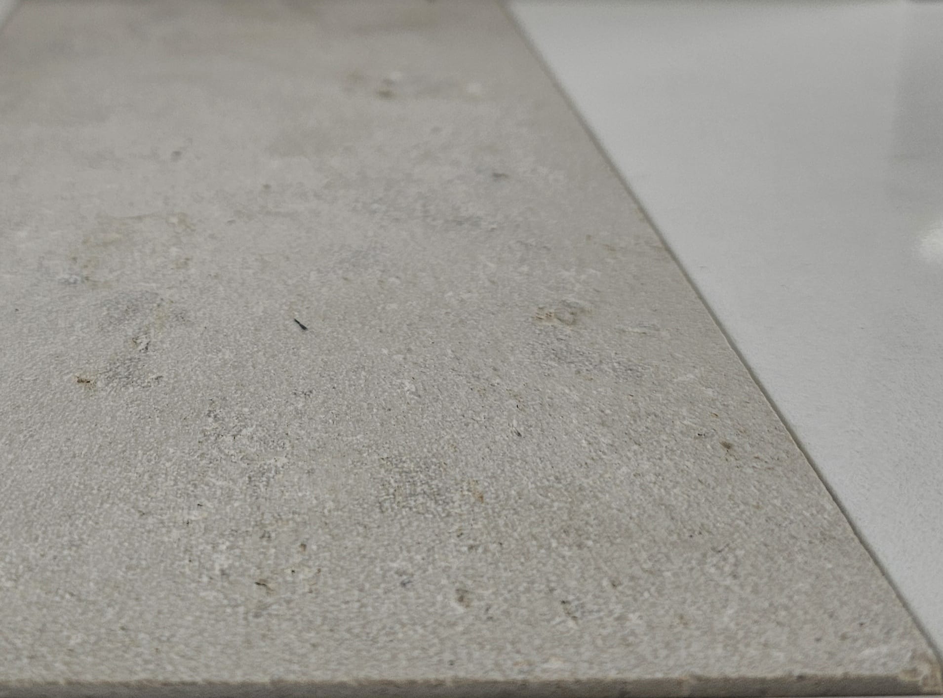 Sandgestrahlt und gebürstet – Tellergestrahlt