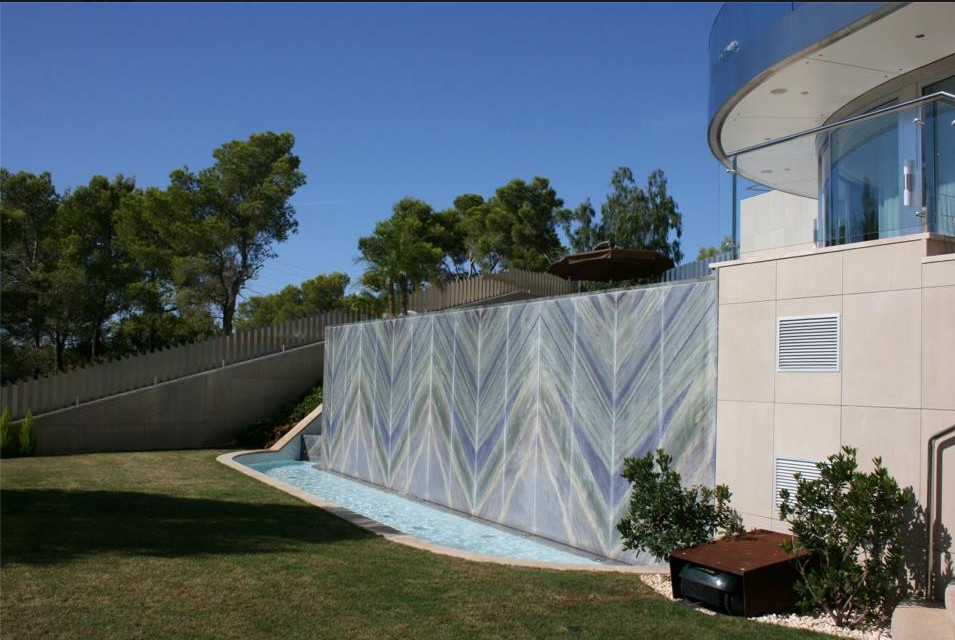 Fassade aus Azul Imperial Naturstein
