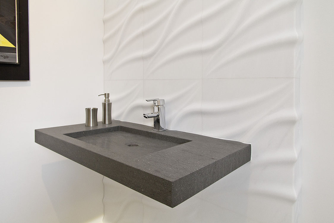 Caesarstone 1141 Perfect White / Basaltina – Bäder Projekt