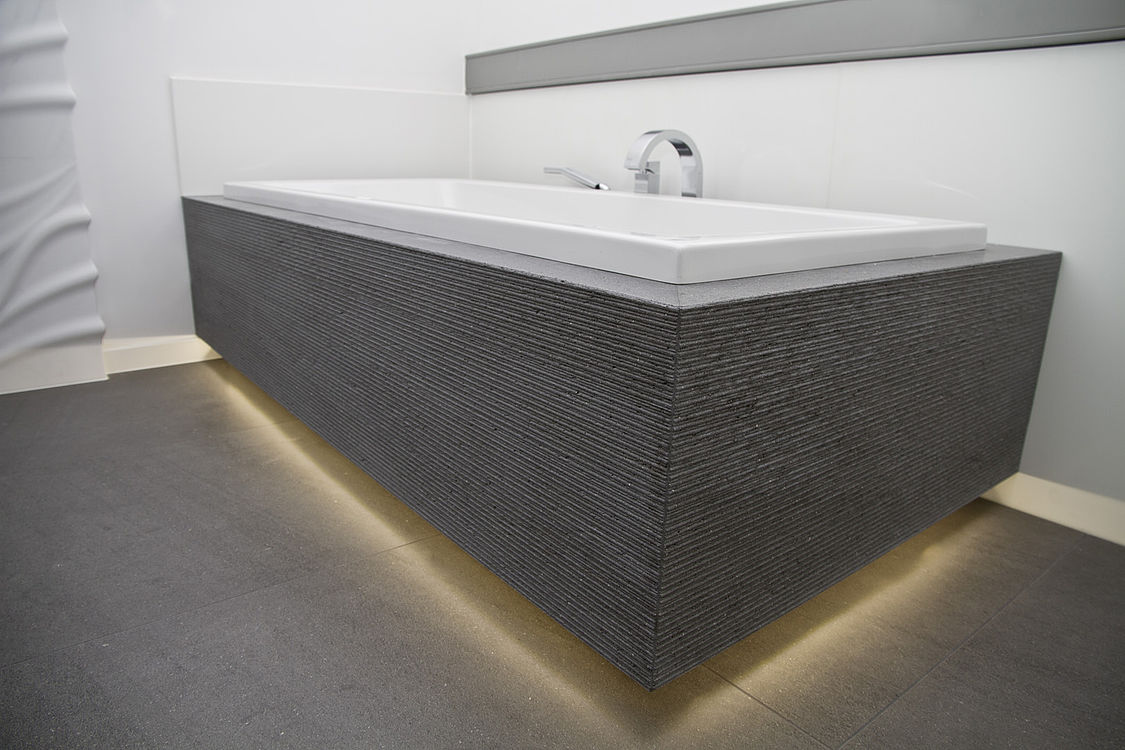 Caesarstone 1141 Perfect White / Basaltina – Bäder Projekt