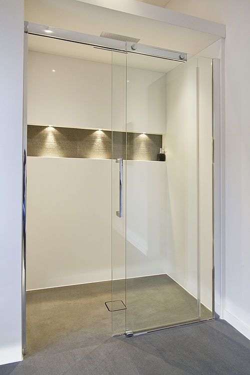 Caesarstone 1141 Perfect White / Basaltina – Bäder Projekt