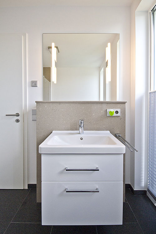 Caesarstone 4230 Shitake / Impala Scuro – Bäder Projekt
