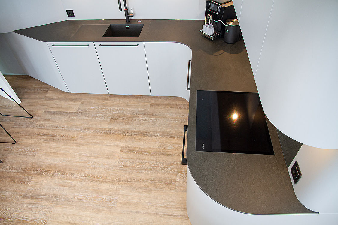 Laminam Calce Nero – Küchen Projekt