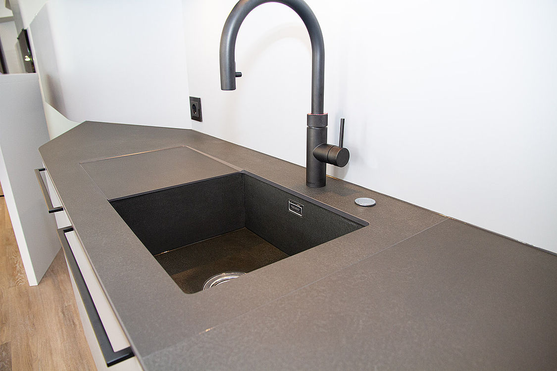 Laminam Calce Nero – Küchen Projekt