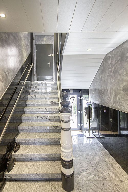 Viscont White / Devil Black